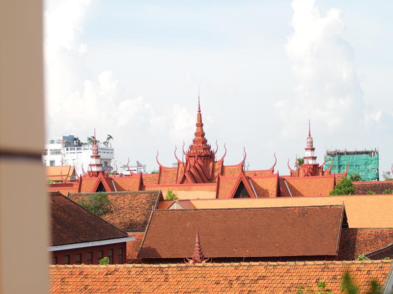 G Eleven Hotel Phnom Penh Exterior photo