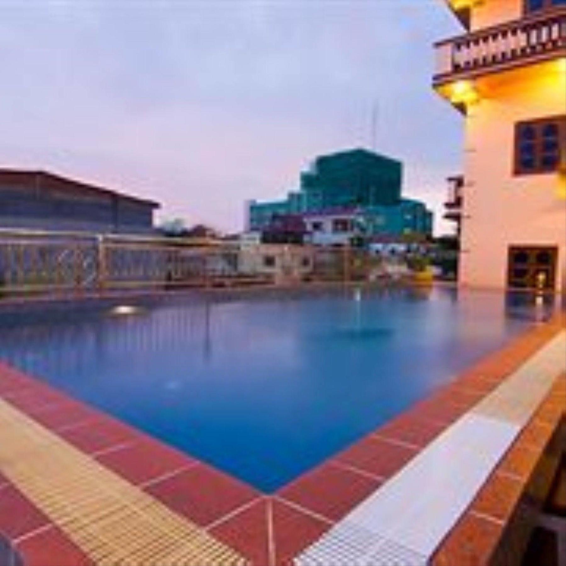 G Eleven Hotel Phnom Penh Exterior photo