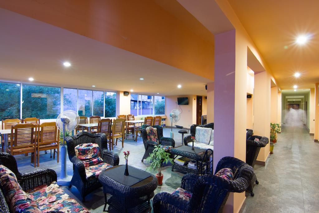 G Eleven Hotel Phnom Penh Exterior photo
