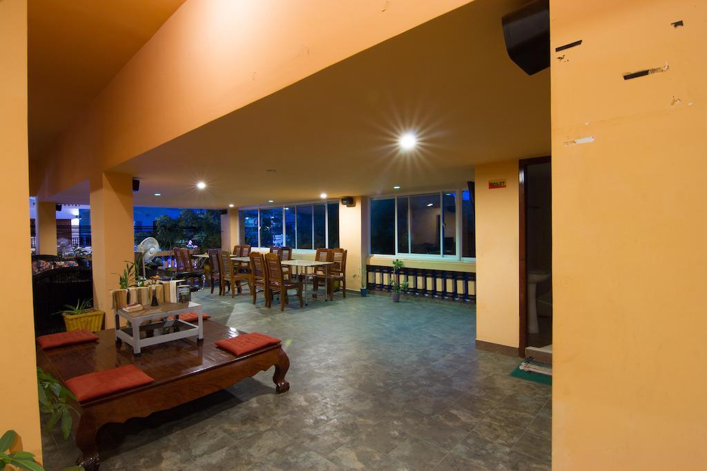 G Eleven Hotel Phnom Penh Exterior photo