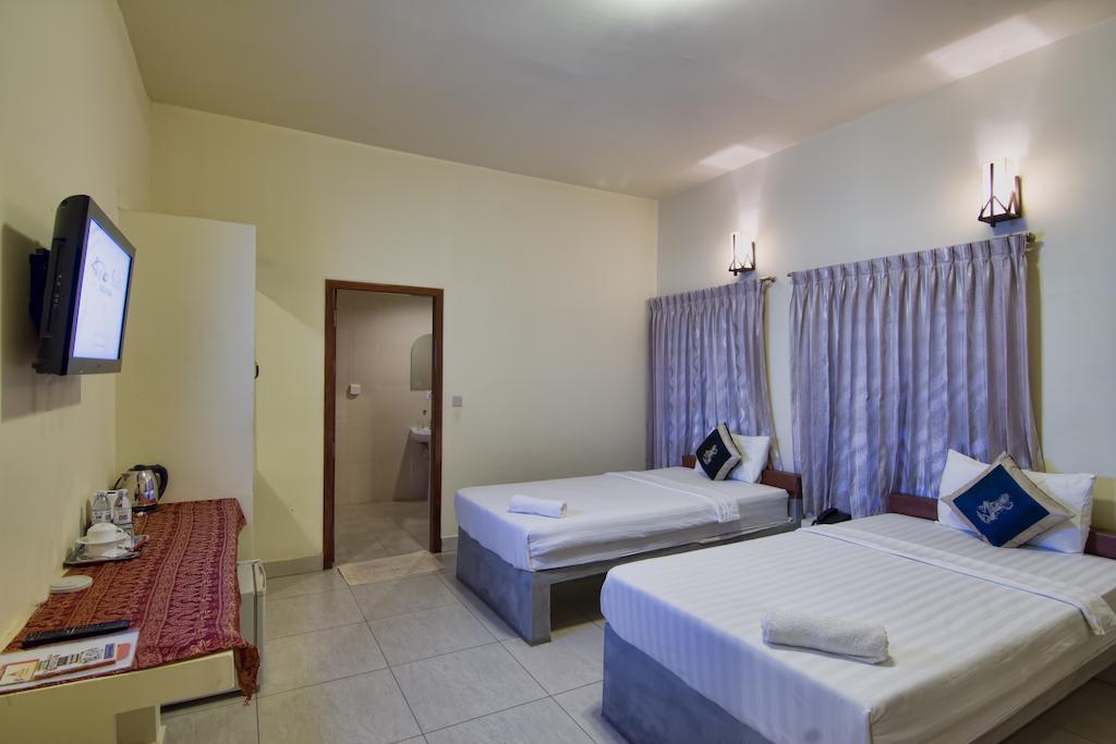 G Eleven Hotel Phnom Penh Exterior photo